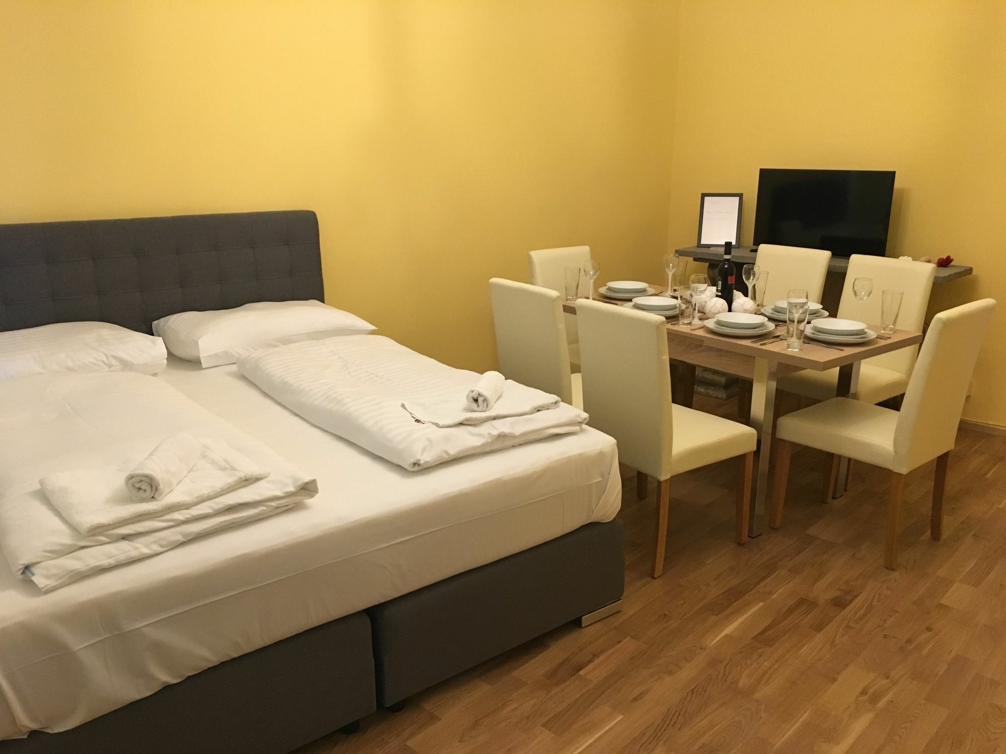 Vienna Downtown River Apartment Екстер'єр фото