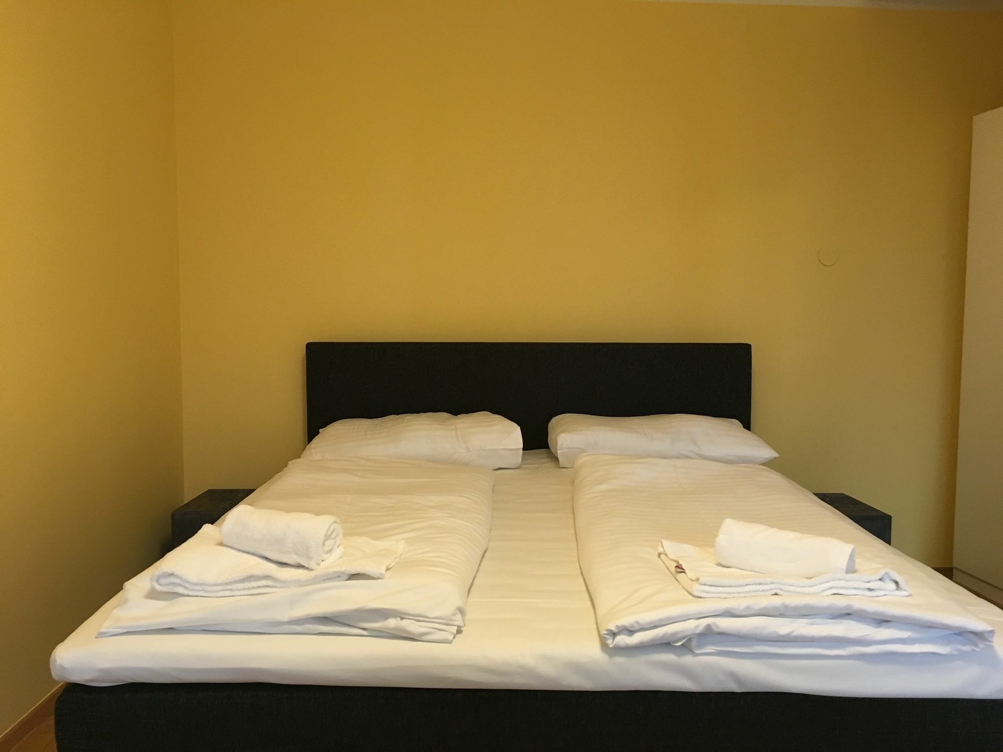 Vienna Downtown River Apartment Екстер'єр фото
